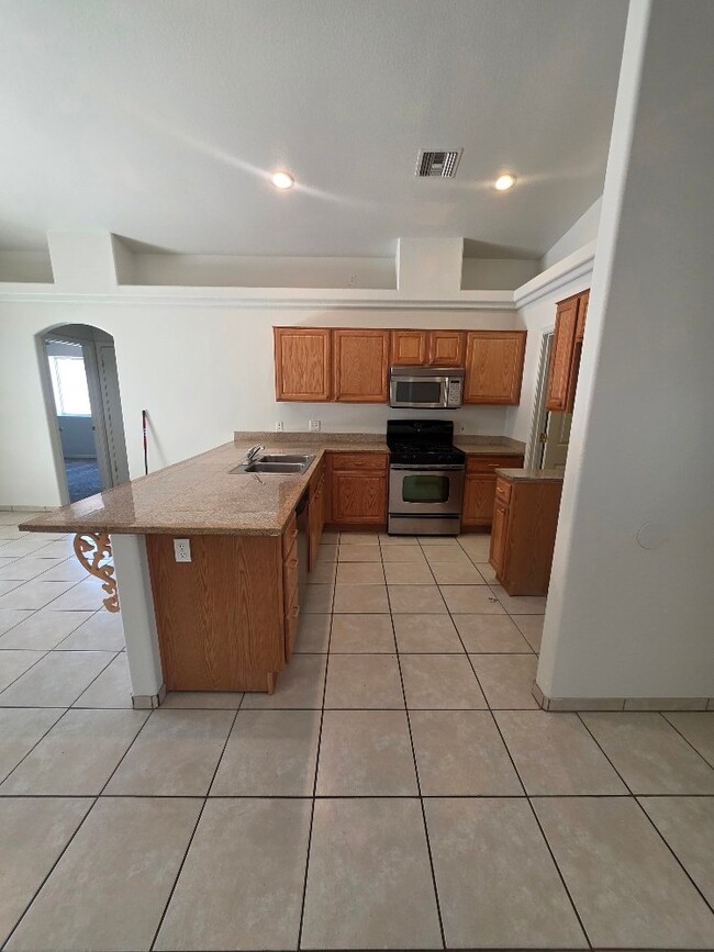 3225 N Yavapai St