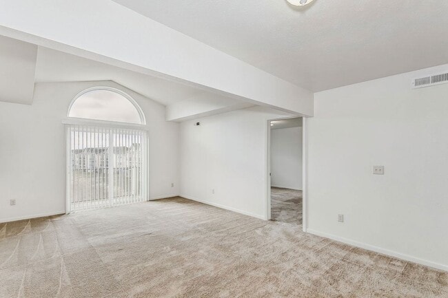 Colonial Pointe at Fairview Apartments