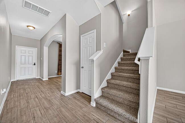 Photo - 2111 Castle Gardens Ln