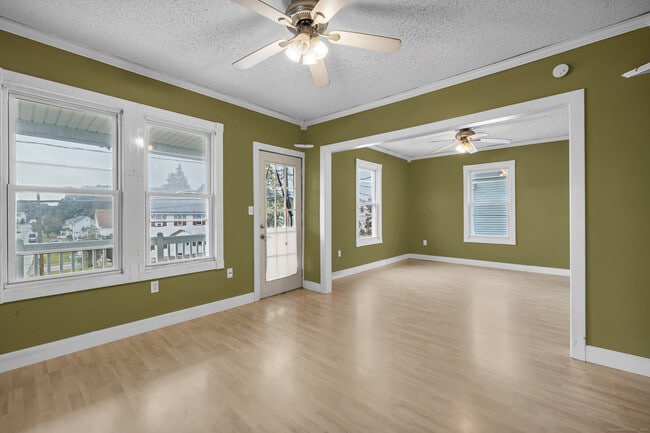 Photo - 152 W Center St