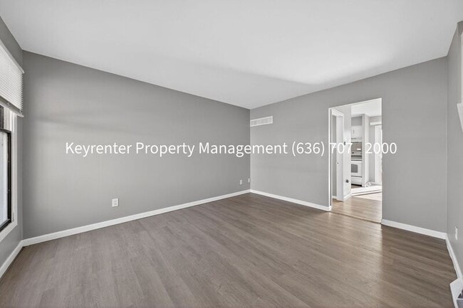 Photo - Parkcrest Dr - 924