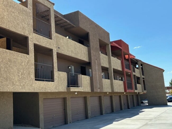 Building Photo - 2 Bedroom - 2 Bath Condo