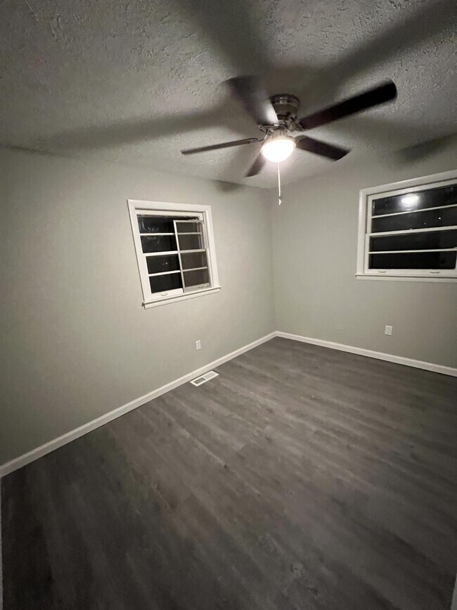 Photo - 132 Allnutt Dr