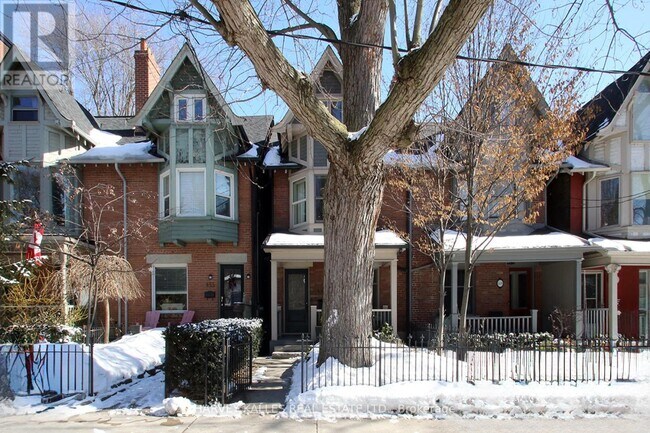 Photo - 431 Sumach St