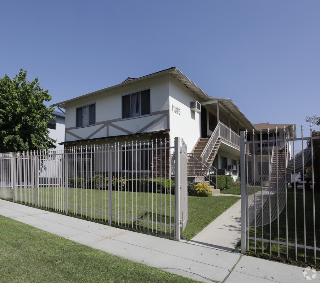 Photo - 11615 Sylvan St