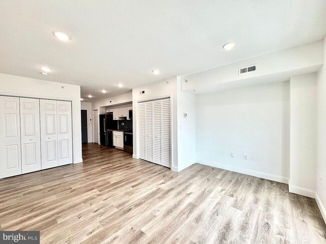 Photo - 4077 Lancaster Ave