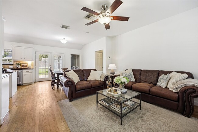Photo - 1702 Ebony Ln