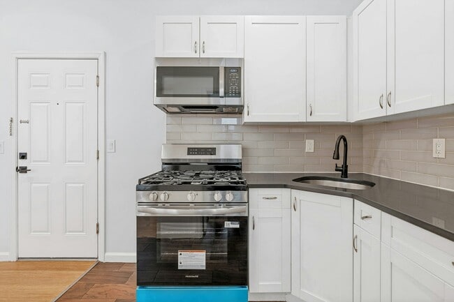 Photo - 344 Danforth Ave Unidad 1
