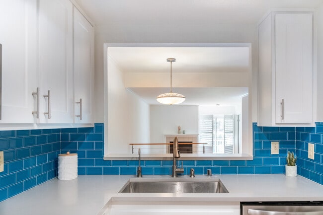 Photo - 6638 Clybourn Ave Unit 41