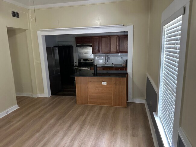 24 Palmer St Unit A (Room B)