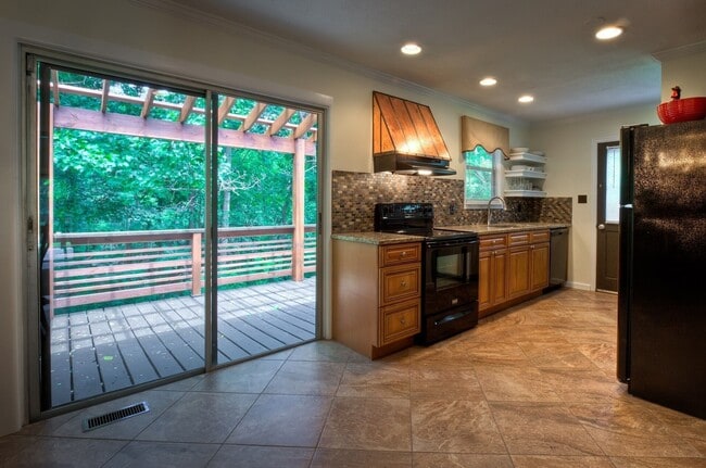 Photo - 639 Sand Hill Rd