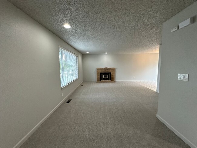 336 Satus St
