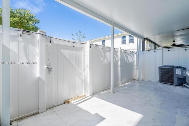 Photo - 1130 SW 6th Ct