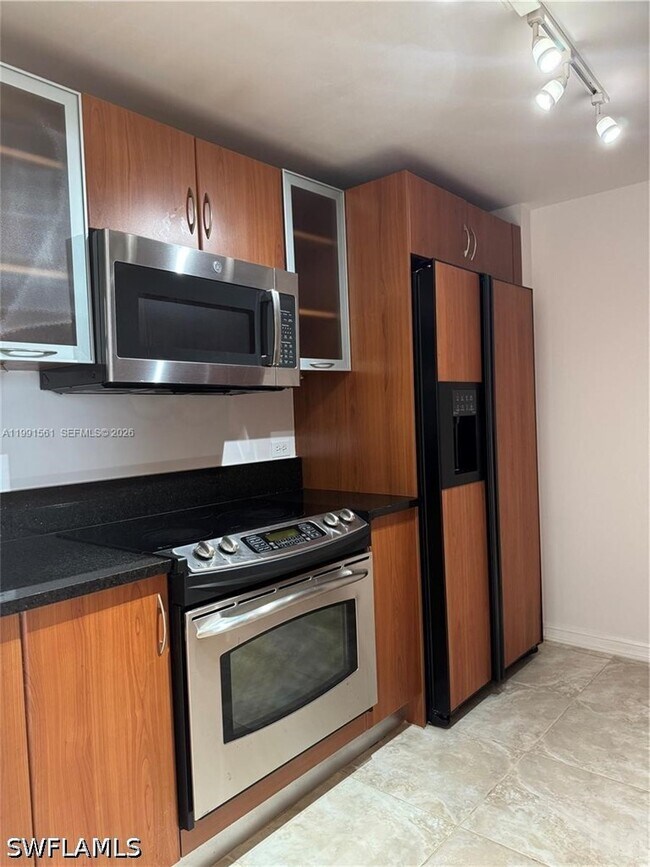 18800 NE 29th Ave Unit 822