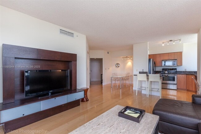 Photo - 1330 West Ave Unidad 1613