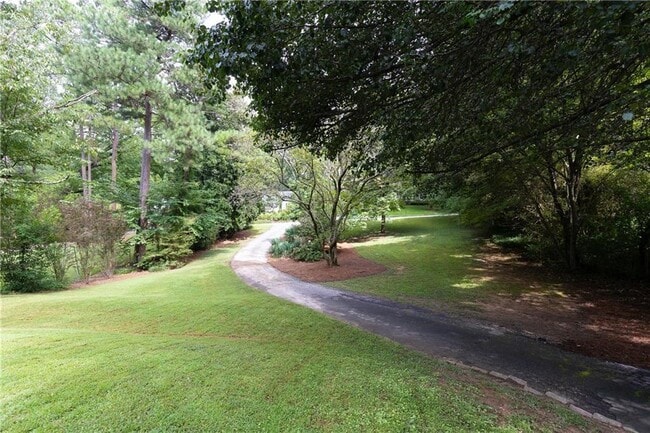 Photo - 1311 Roxboro Dr NE