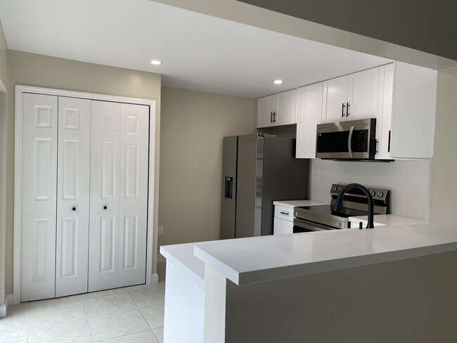 Photo - 4702 SW 67th Ave