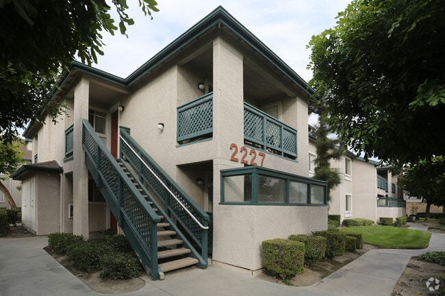 Summerhill Village Apartments