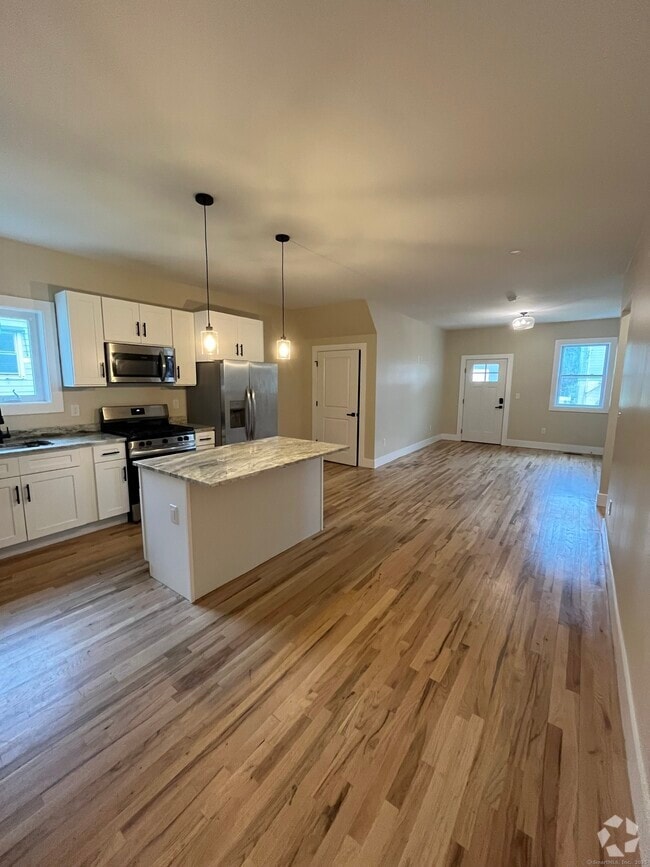 Building Photo - 115 Belden St Rental
