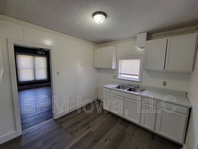 Photo - 24 Van Buren St
