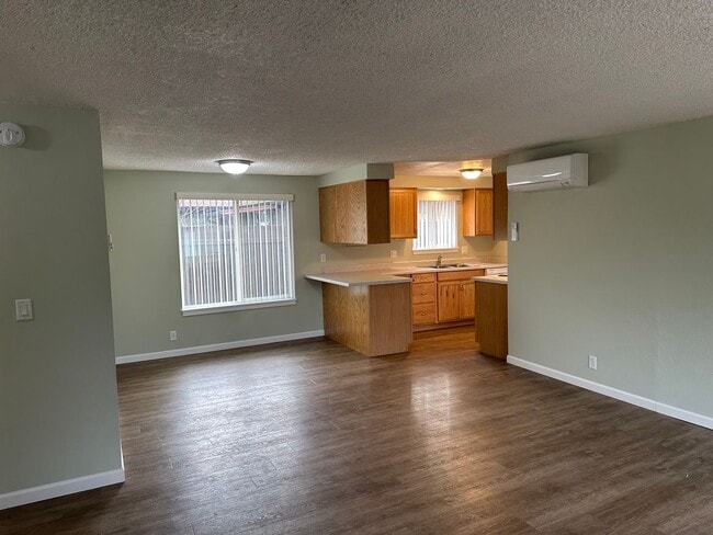 Photo - Beautifully updated 2 bed/1bath duplex in ...