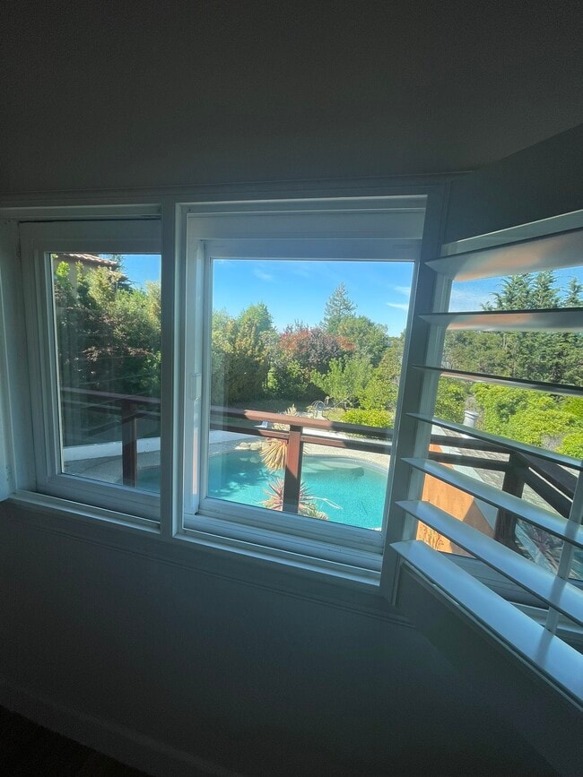 Photo - 510 Lakeview Way