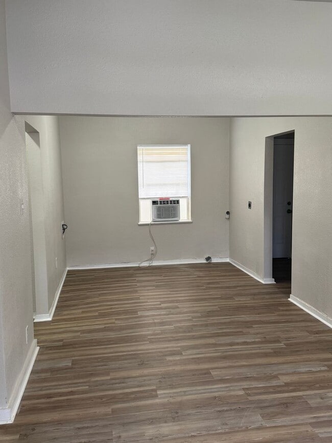 Photo - Cozy updated 2-1 apartment