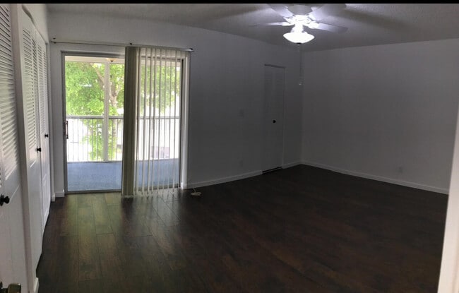 Photo - 700 Village Green Ct Unit 302