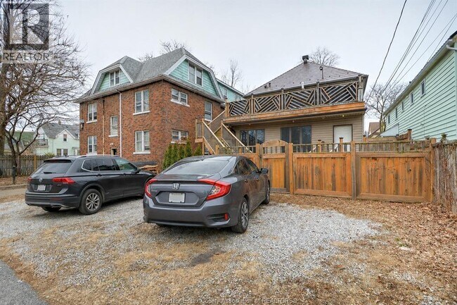 Photo - 456 Chilver Rd