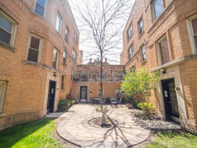 Building Photo - 1671 W Farwell Ave Unit 2s