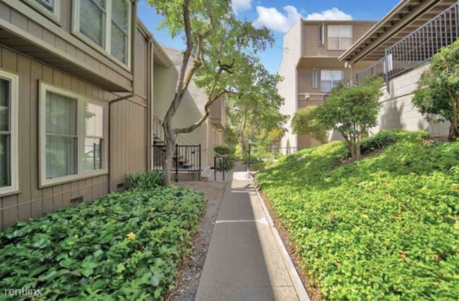 Photo - 3 br, 2 bath Condo - 2083 Ascot Drive 133