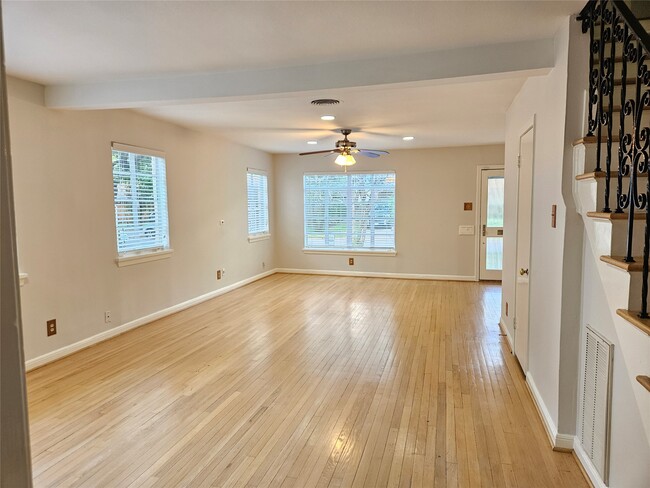 Photo - 2049 Sheridan St