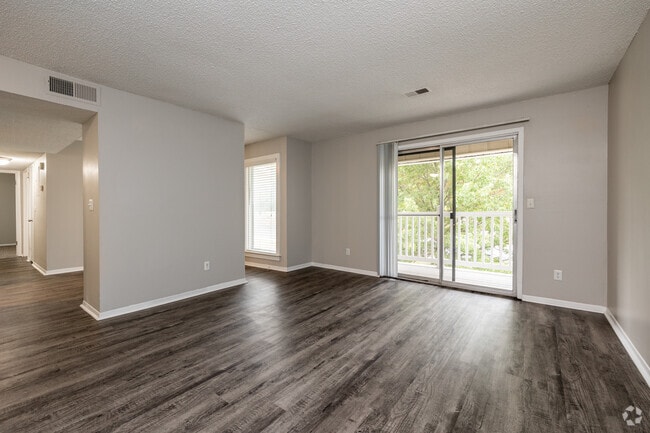 2BR, 1BA - Reno/1,044SF - Living Room