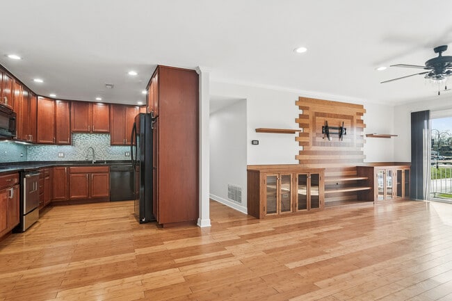 Photo - 4704 Euclid Ave Unit 2D