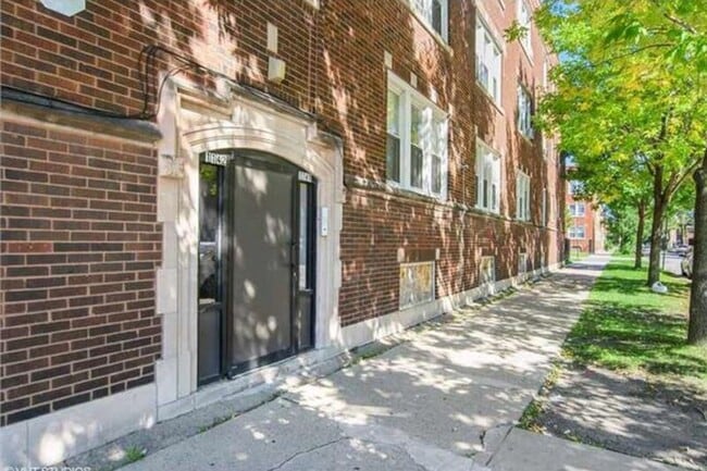 Photo - 1140 W 77th St Unit 3