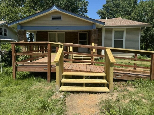 Building Photo - 1836 Freeman Ave