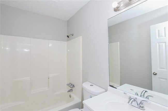 Photo - 7000 Oakhill Cir