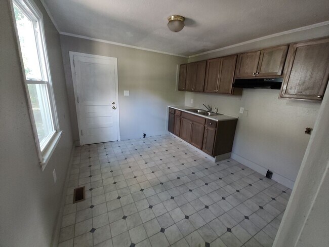 Photo - 2203 Ivy Rd