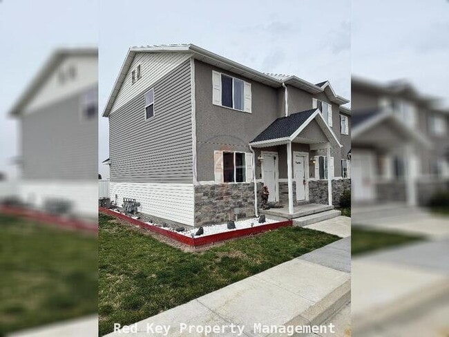 Building Photo - Kay Ln Townhouse