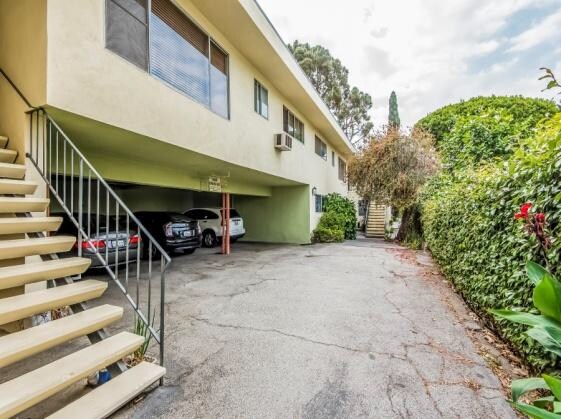 Área de estacionamiento - 2821 Colorado Ave