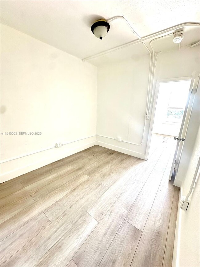 Photo - 967 SW 5th St Unit 14