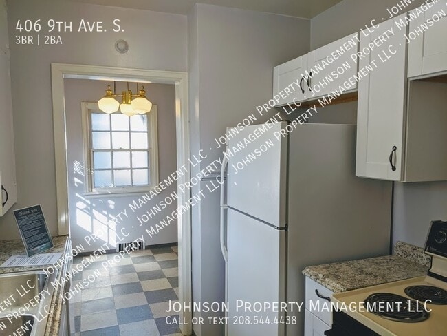 Photo - 406 9th Ave S