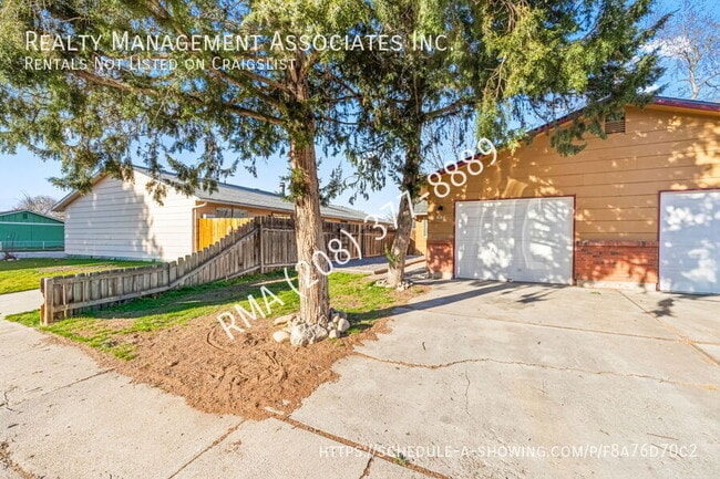 Photo - 694 W Pennsylvania St