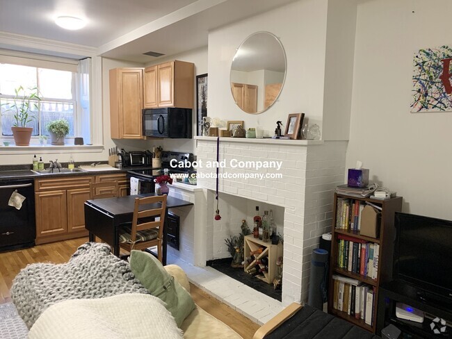 Building Photo - 135 Beacon St Unit 1A Rental