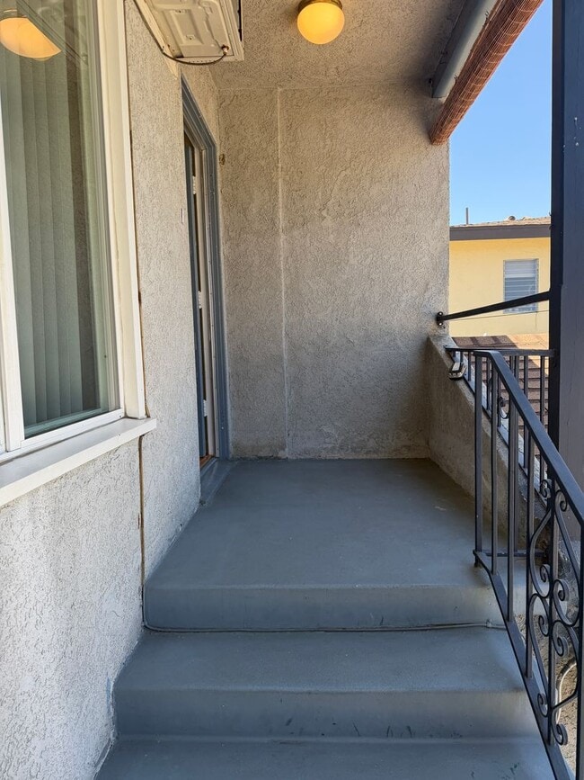 Photo - 1056 Linden Ave Unidad B