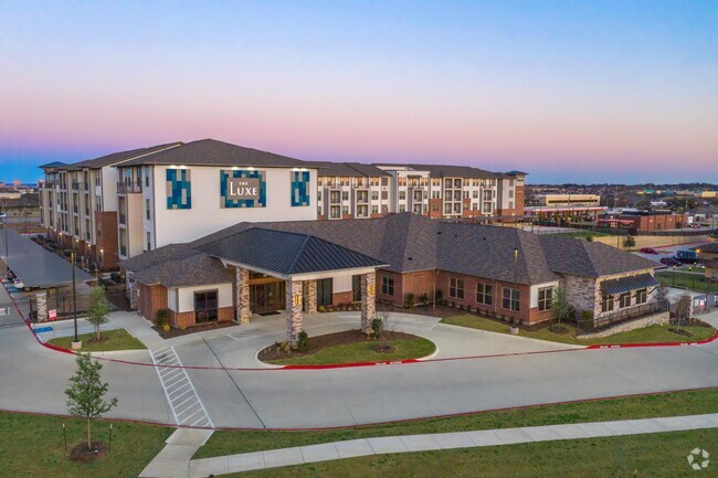 Building Photo - The Luxe at Las Colinas Rental