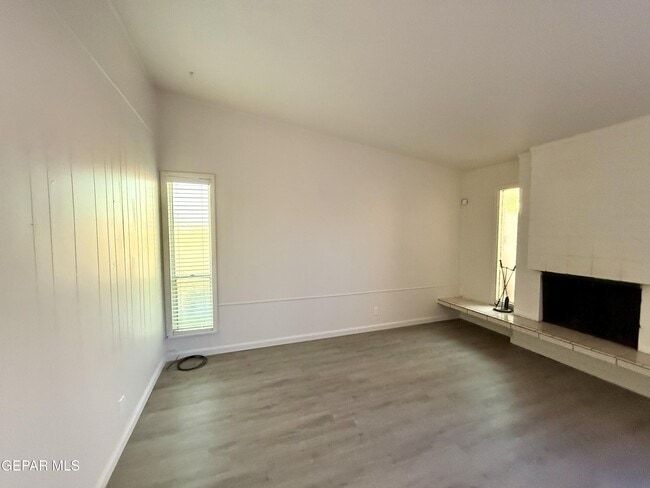 Photo - 3216 Drumond Rd