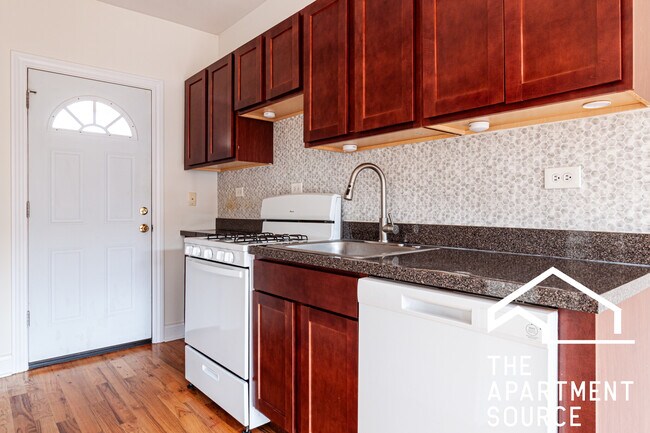 Photo - 628 W Cornelia Ave Unit 2