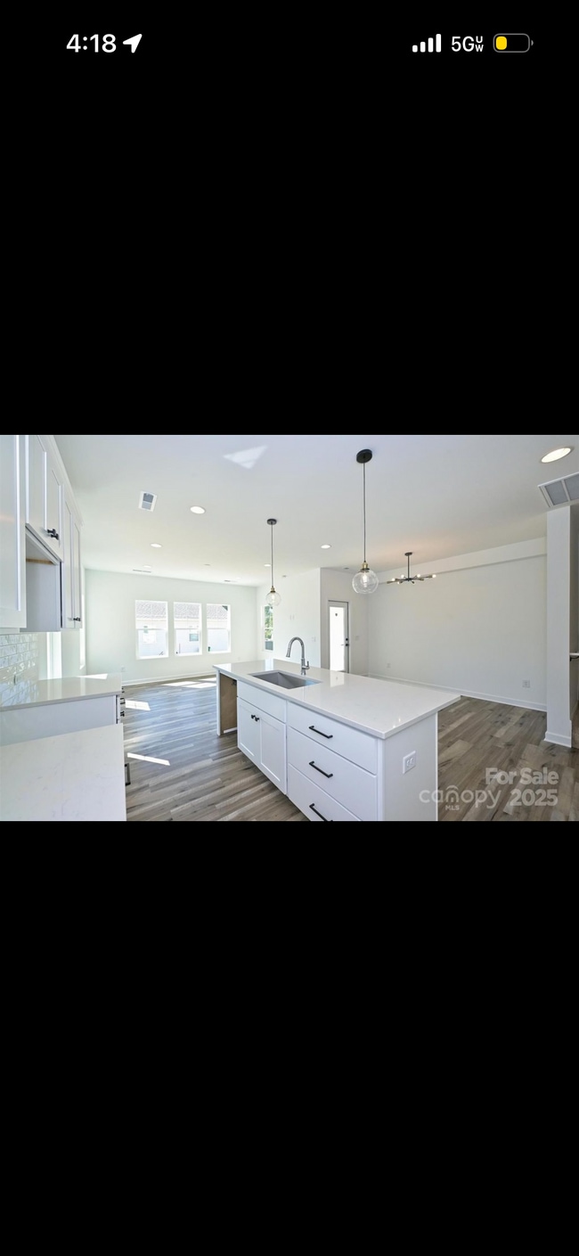 Photo - 2735 Primrose Ave