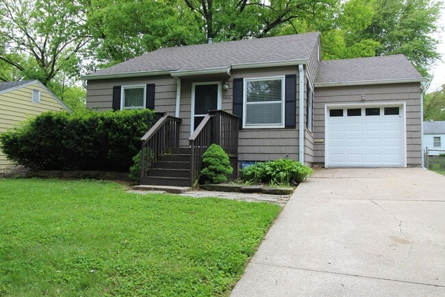 Building Photo - 2 Bedroom 1 Bath Home In Roeland Park